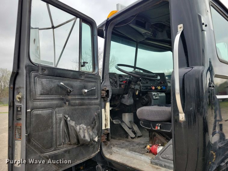 image for item DZ7045 1997 Mack RD688S semi truck