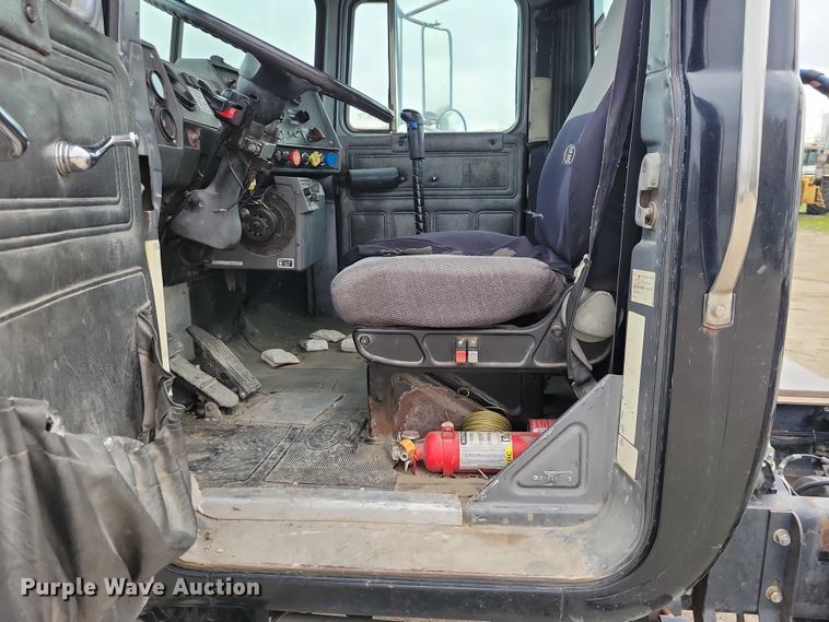 image for item DZ7045 1997 Mack RD688S semi truck