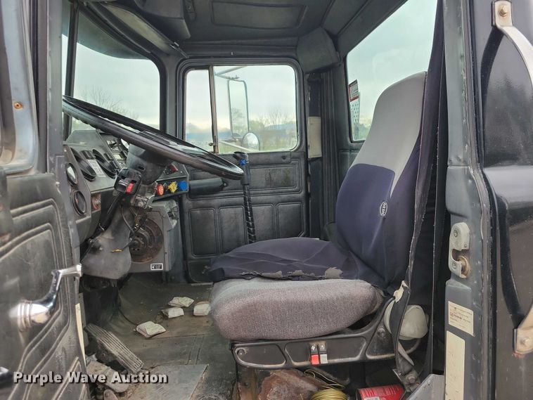 image for item DZ7045 1997 Mack RD688S semi truck