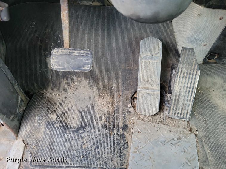 image for item DZ7045 1997 Mack RD688S semi truck