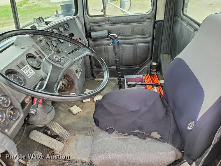 image for item DZ7045 1997 Mack RD688S semi truck