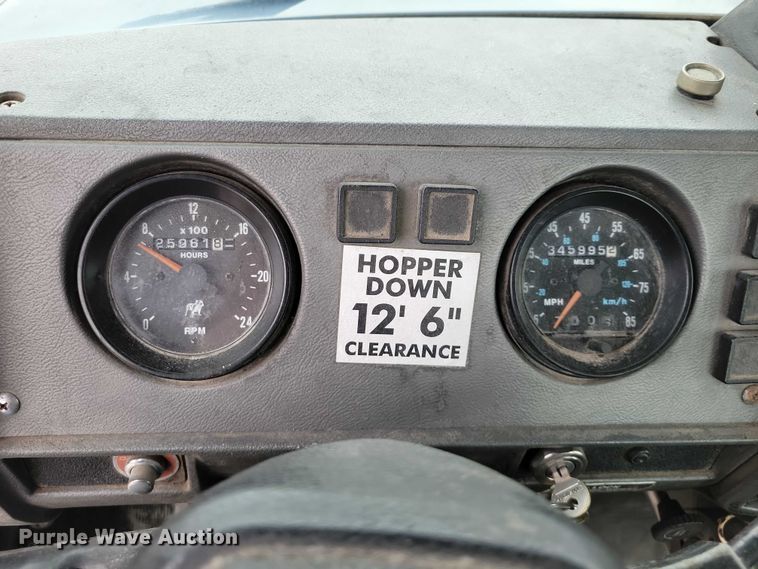 image for item DZ7045 1997 Mack RD688S semi truck