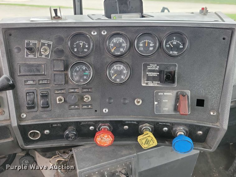 image for item DZ7045 1997 Mack RD688S semi truck