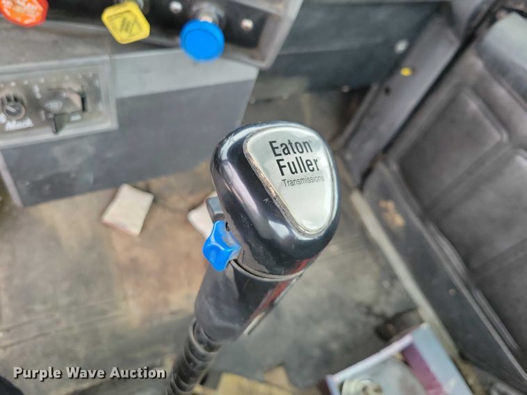 image for item DZ7045 1997 Mack RD688S semi truck