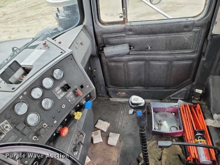 image for item DZ7045 1997 Mack RD688S semi truck