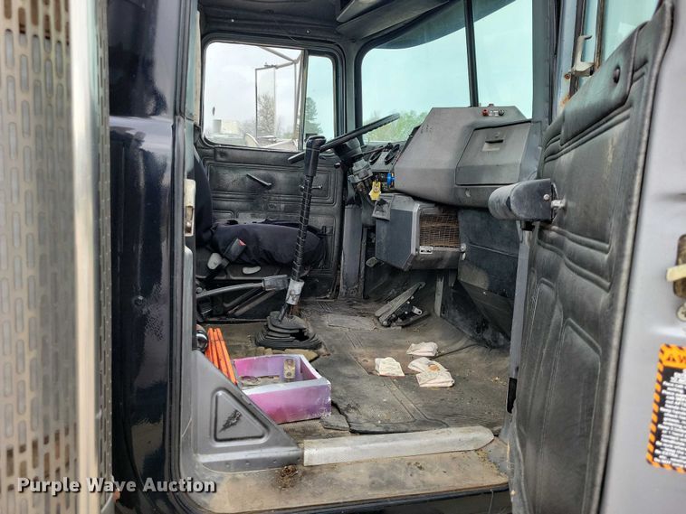 image for item DZ7045 1997 Mack RD688S semi truck