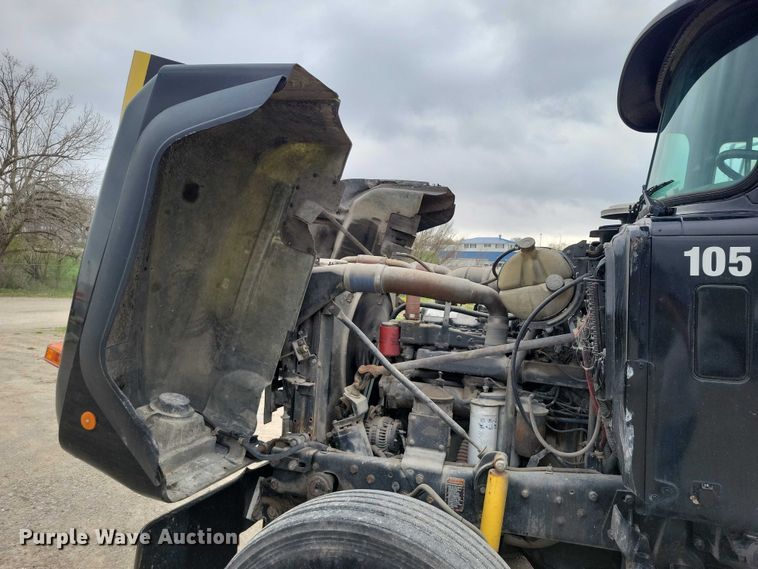 image for item DZ7045 1997 Mack RD688S semi truck