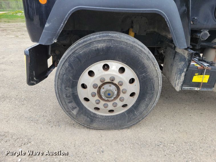 image for item DZ7045 1997 Mack RD688S semi truck