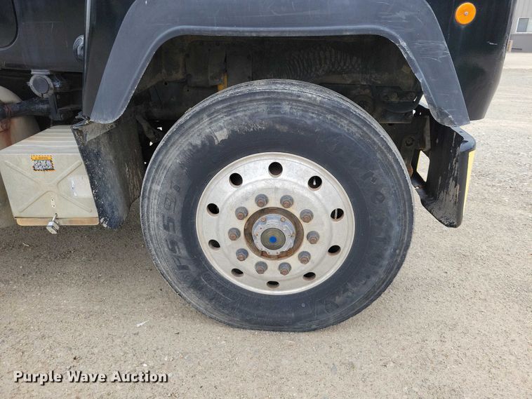 image for item DZ7045 1997 Mack RD688S semi truck