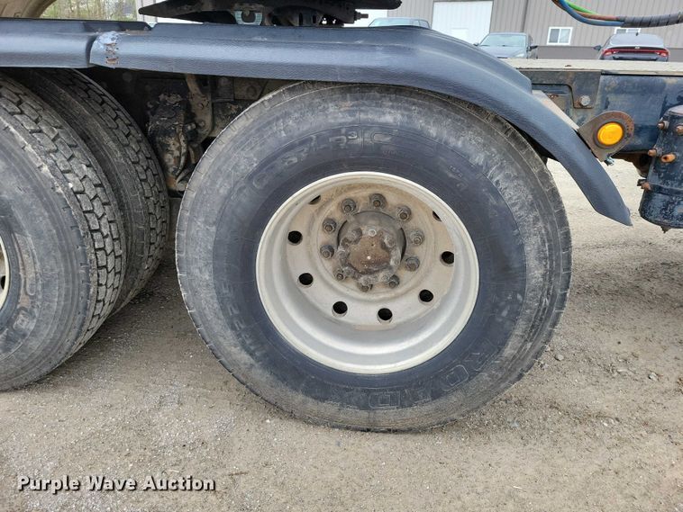 image for item DZ7045 1997 Mack RD688S semi truck