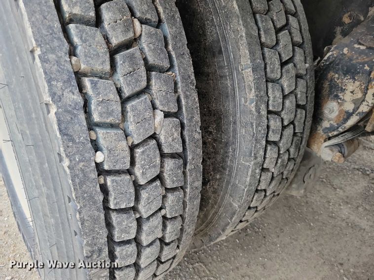 image for item DZ7045 1997 Mack RD688S semi truck