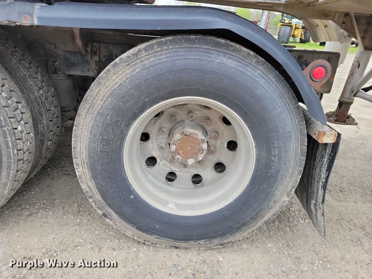 image for item DZ7045 1997 Mack RD688S semi truck