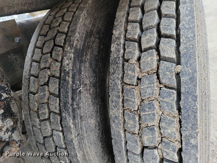 image for item DZ7045 1997 Mack RD688S semi truck