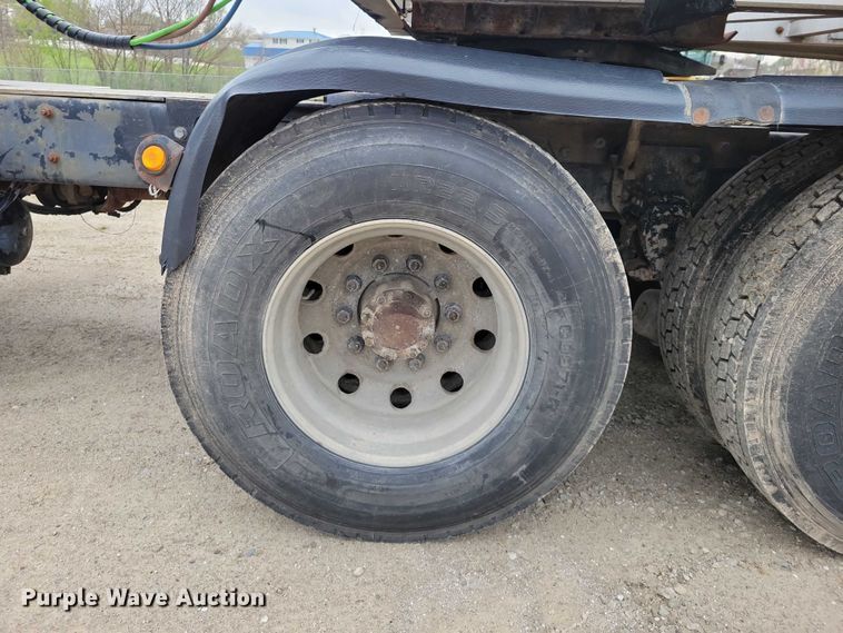 image for item DZ7045 1997 Mack RD688S semi truck