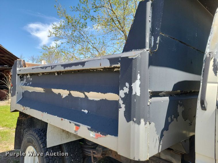 image for item DZ7063 1991 GMC Topkick dump truck