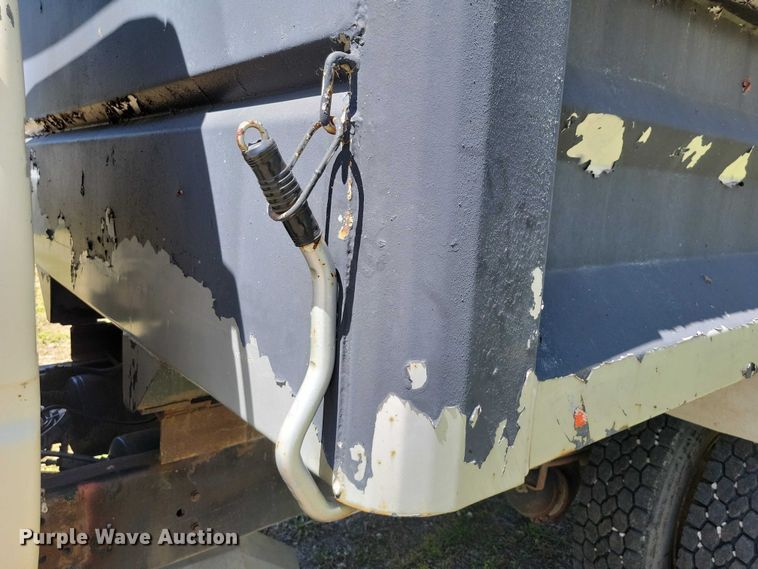 image for item DZ7063 1991 GMC Topkick dump truck