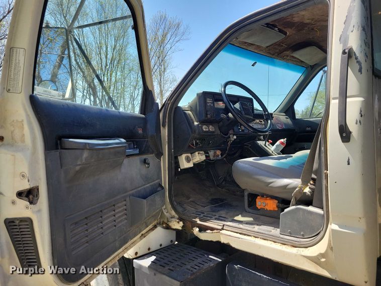 image for item DZ7063 1991 GMC Topkick dump truck