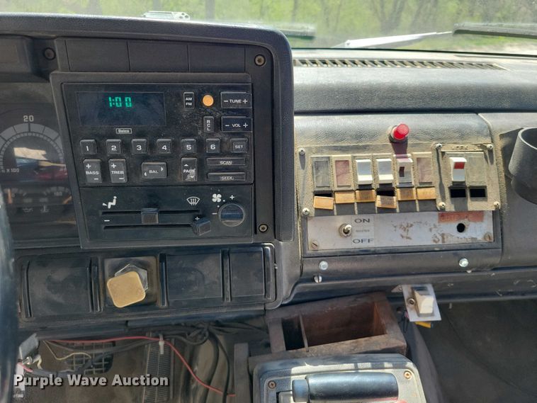 image for item DZ7063 1991 GMC Topkick dump truck