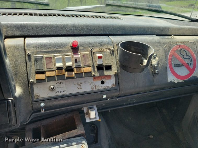 image for item DZ7063 1991 GMC Topkick dump truck