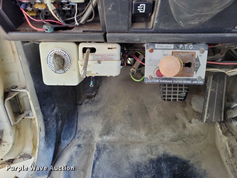 image for item DZ7063 1991 GMC Topkick dump truck