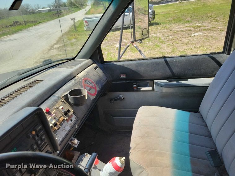 image for item DZ7063 1991 GMC Topkick dump truck