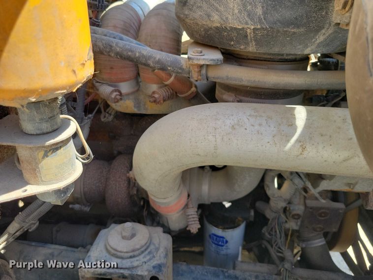 image for item DZ7063 1991 GMC Topkick dump truck