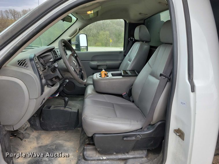 image for item DZ7075 2008 GMC Sierra 3500HD dump bed pickup truck