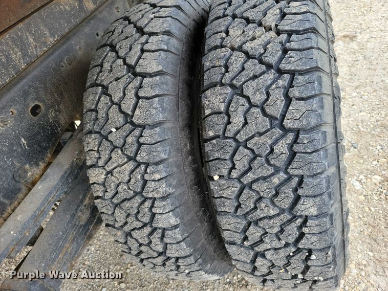 image for item DZ7075 2008 GMC Sierra 3500HD dump bed pickup truck