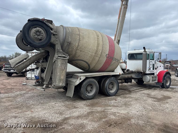 image for item EA4726 2007 Peterbilt 357 ready mix truck
