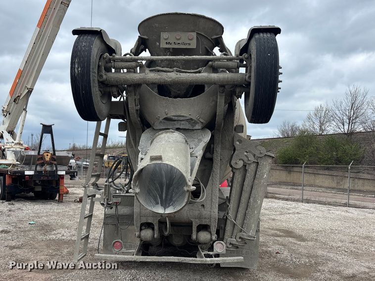 image for item EA4726 2007 Peterbilt 357 ready mix truck
