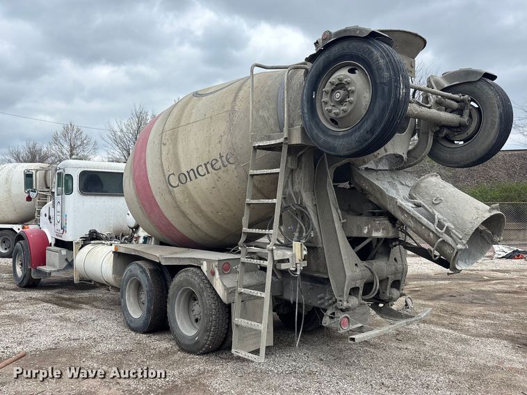 image for item EA4726 2007 Peterbilt 357 ready mix truck