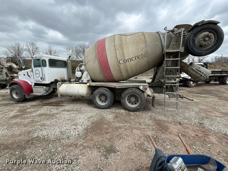 image for item EA4726 2007 Peterbilt 357 ready mix truck