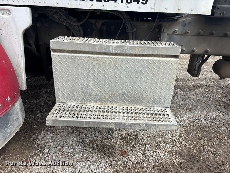 image for item EA4726 2007 Peterbilt 357 ready mix truck