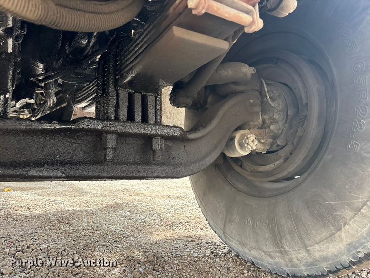 image for item EA4726 2007 Peterbilt 357 ready mix truck
