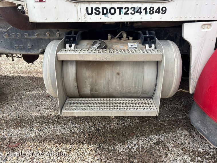 image for item EA4726 2007 Peterbilt 357 ready mix truck