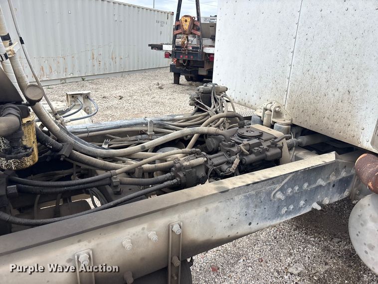 image for item EA4726 2007 Peterbilt 357 ready mix truck