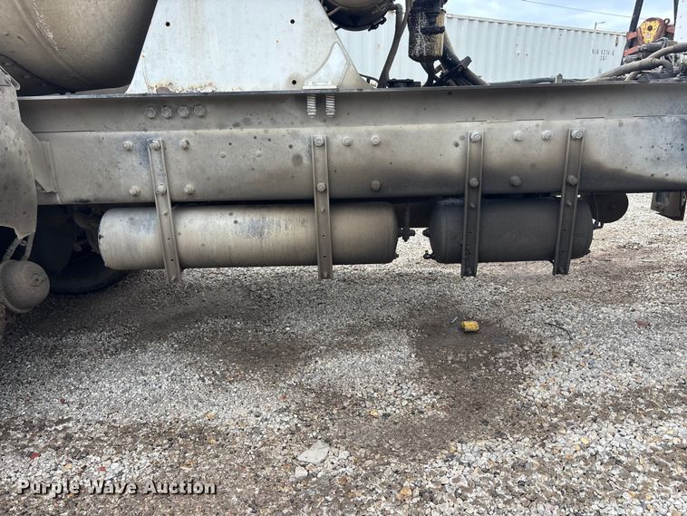 image for item EA4726 2007 Peterbilt 357 ready mix truck