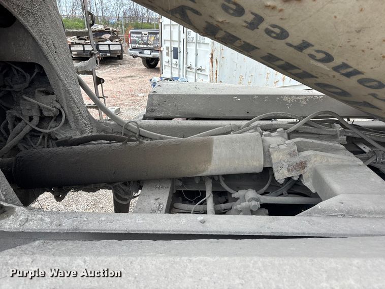 image for item EA4726 2007 Peterbilt 357 ready mix truck