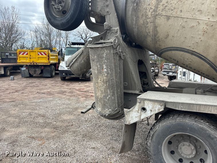 image for item EA4726 2007 Peterbilt 357 ready mix truck