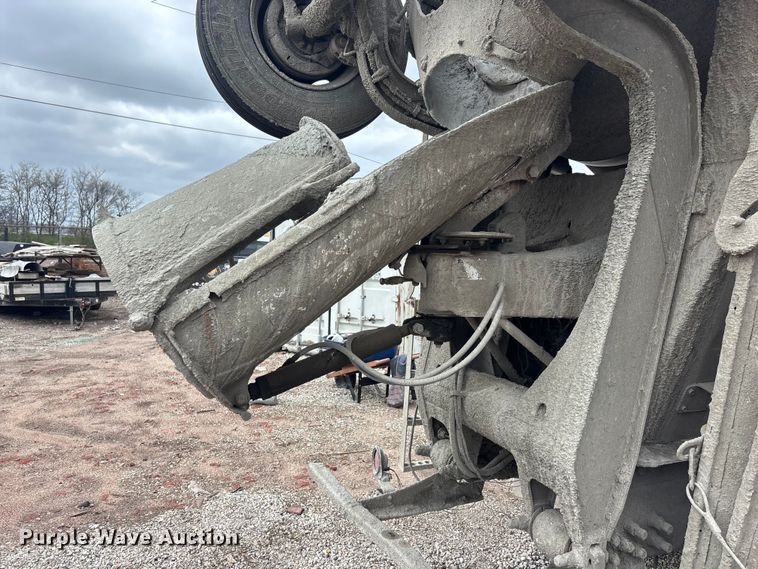 image for item EA4726 2007 Peterbilt 357 ready mix truck