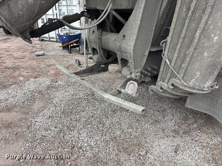 image for item EA4726 2007 Peterbilt 357 ready mix truck