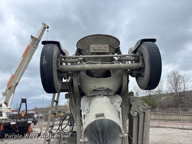 image for item EA4726 2007 Peterbilt 357 ready mix truck