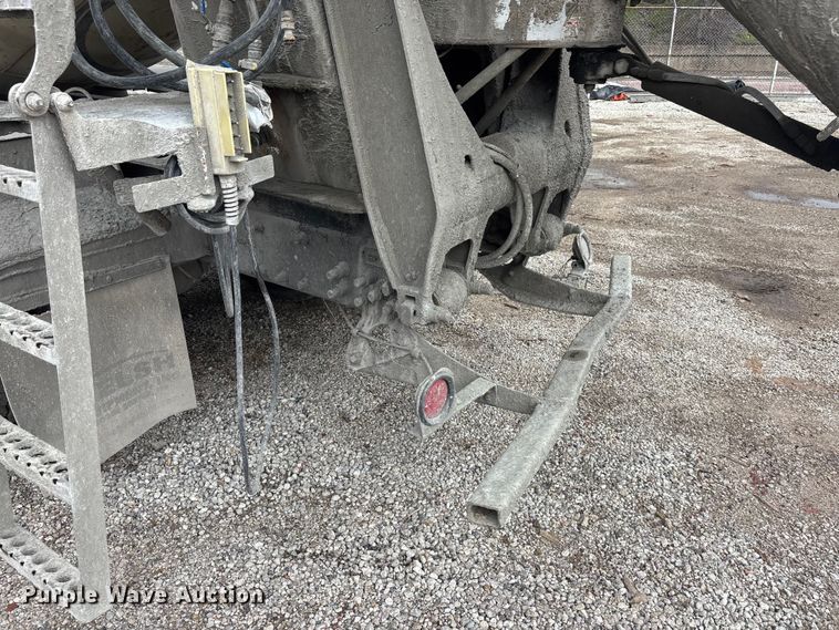 image for item EA4726 2007 Peterbilt 357 ready mix truck