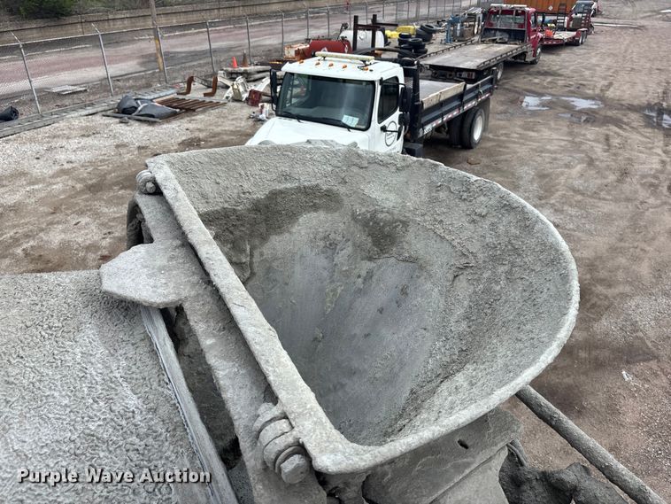 image for item EA4726 2007 Peterbilt 357 ready mix truck