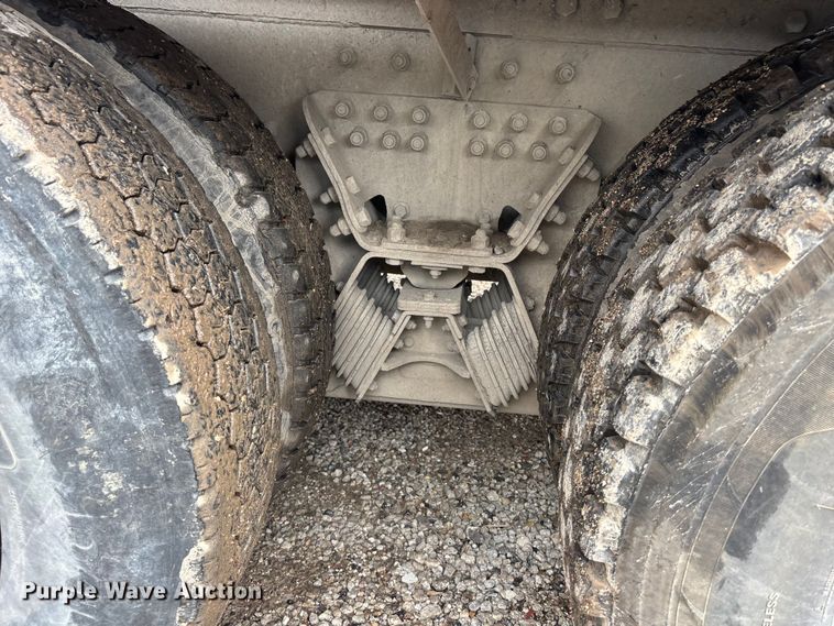 image for item EA4726 2007 Peterbilt 357 ready mix truck