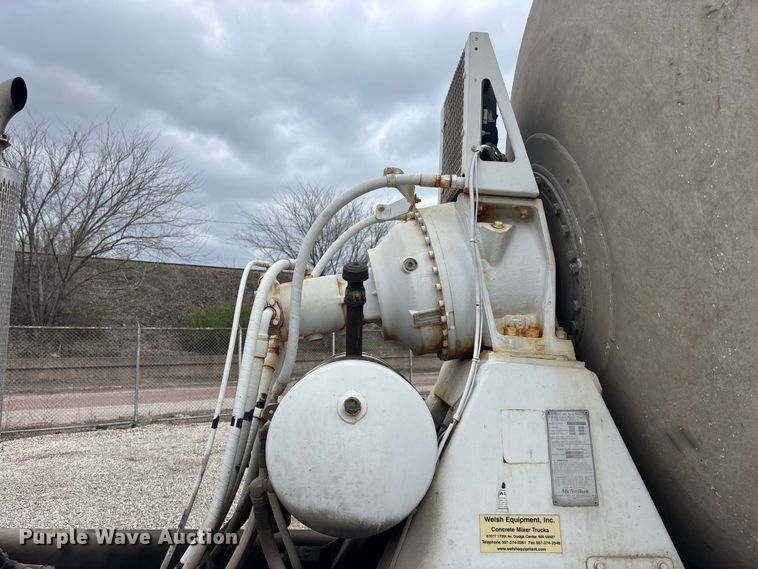 image for item EA4726 2007 Peterbilt 357 ready mix truck