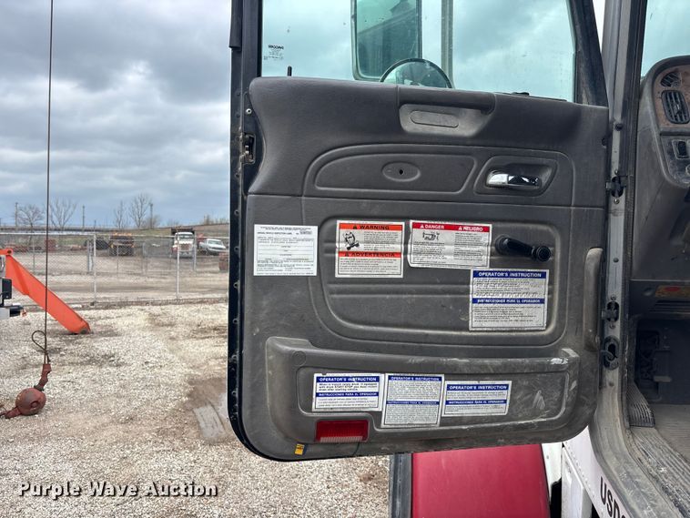 image for item EA4726 2007 Peterbilt 357 ready mix truck