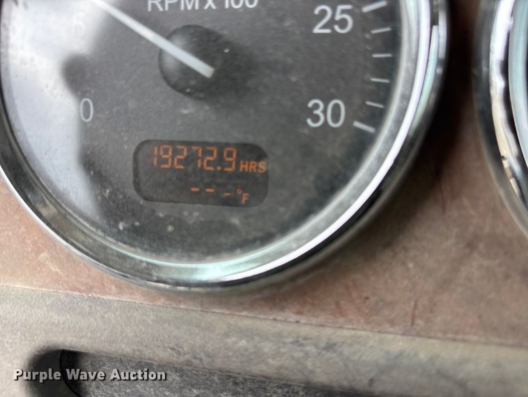image for item EA4726 2007 Peterbilt 357 ready mix truck
