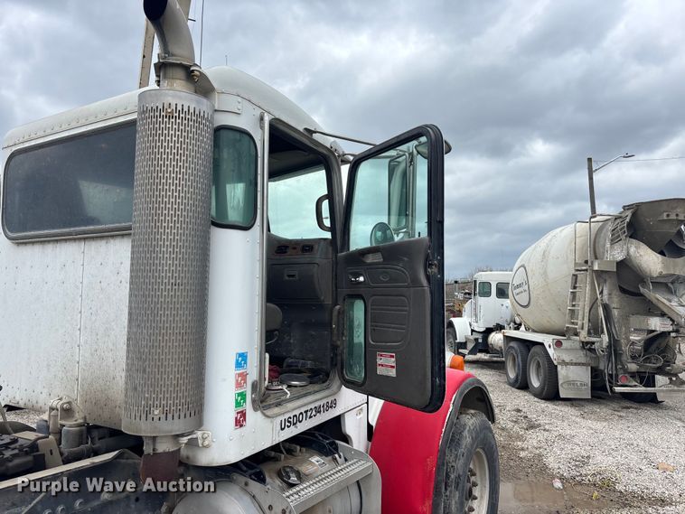 image for item EA4726 2007 Peterbilt 357 ready mix truck