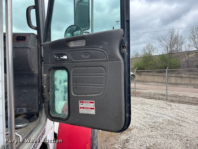 image for item EA4726 2007 Peterbilt 357 ready mix truck